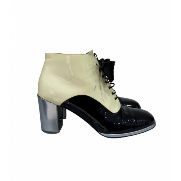 CHANEL patent leather lace up boots - Picture 6 of 6